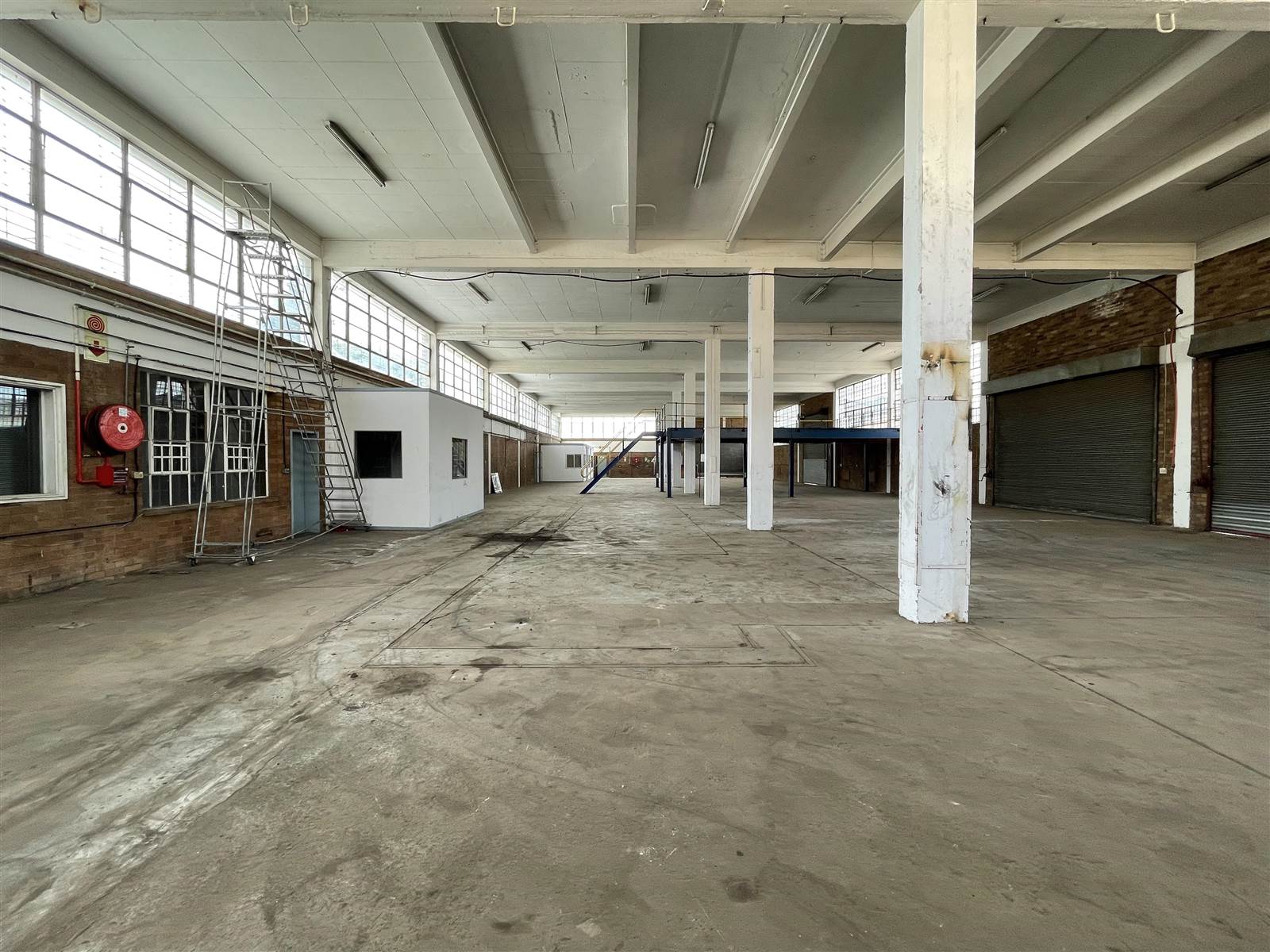 1332  m² Industrial space in Benrose photo number 12