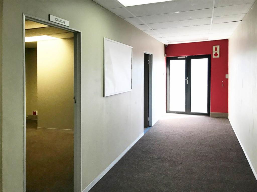 399  m² Office Space in Bartlett photo number 5