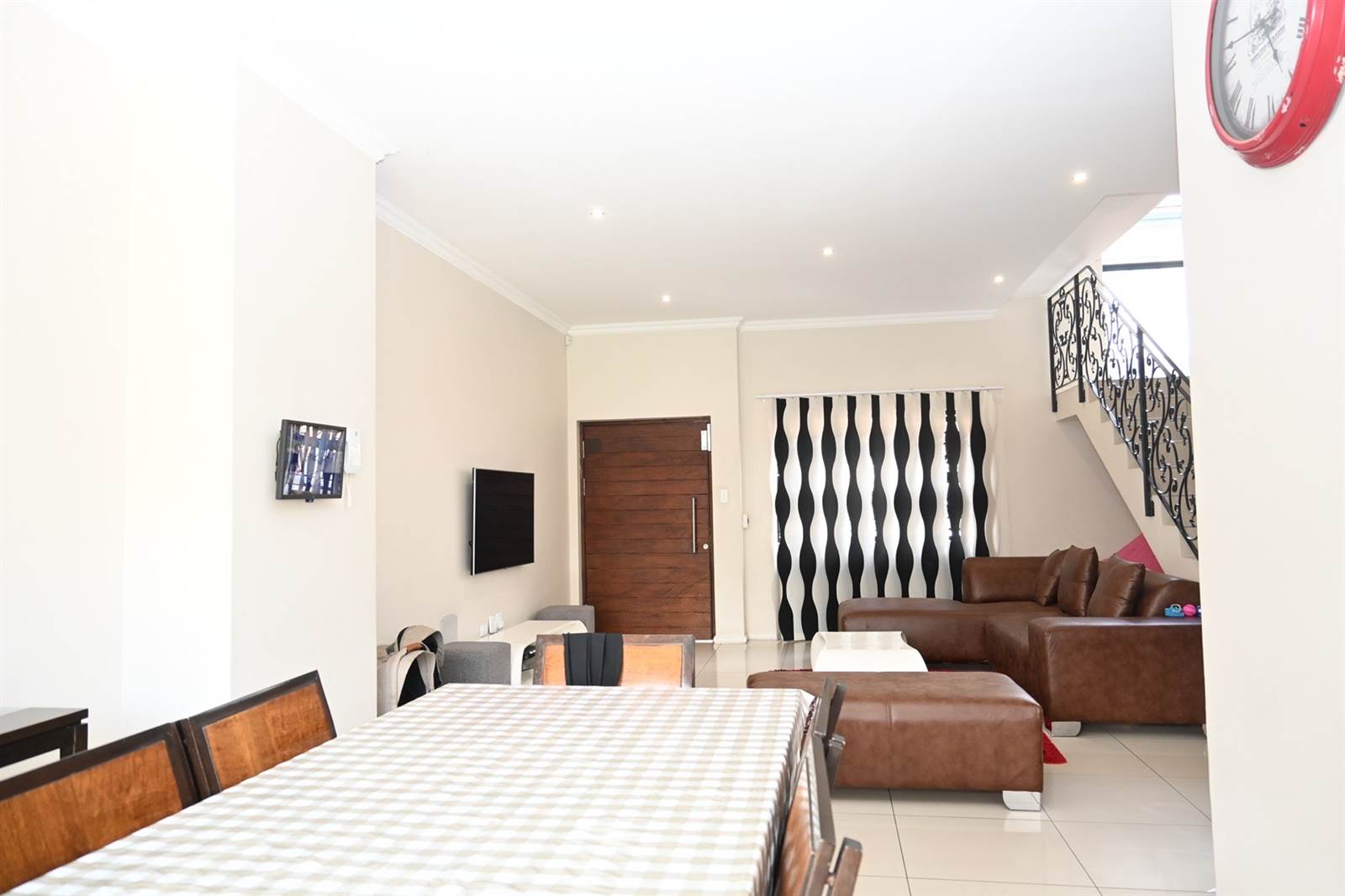 3 Bed Townhouse in Greenside photo number 8