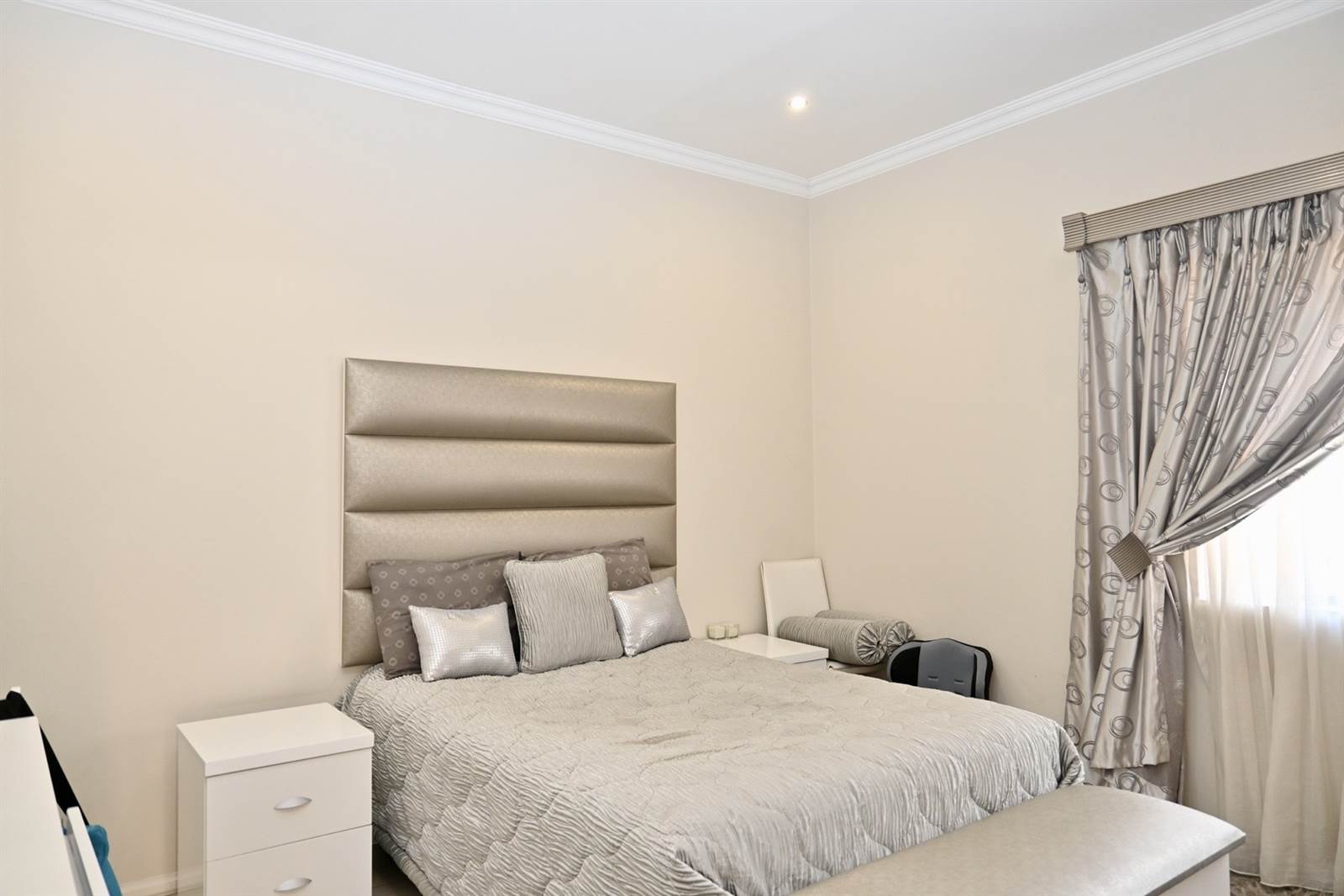 3 Bed Townhouse in Greenside photo number 18