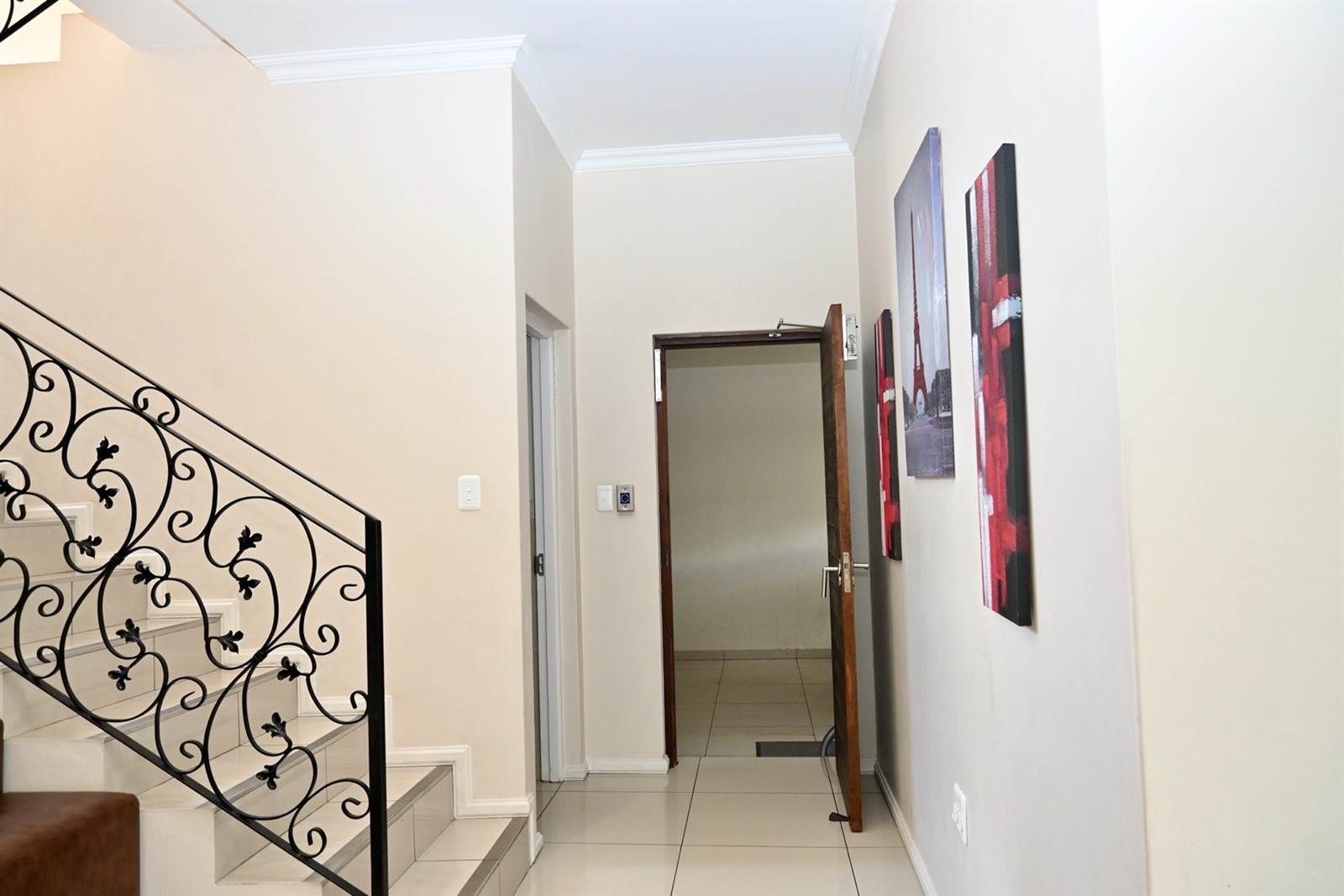 3 Bed Townhouse in Greenside photo number 16