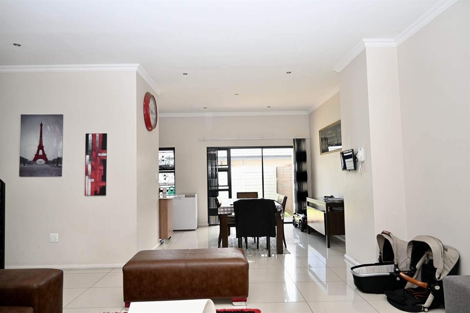 3 Bed Townhouse in Greenside photo number 9