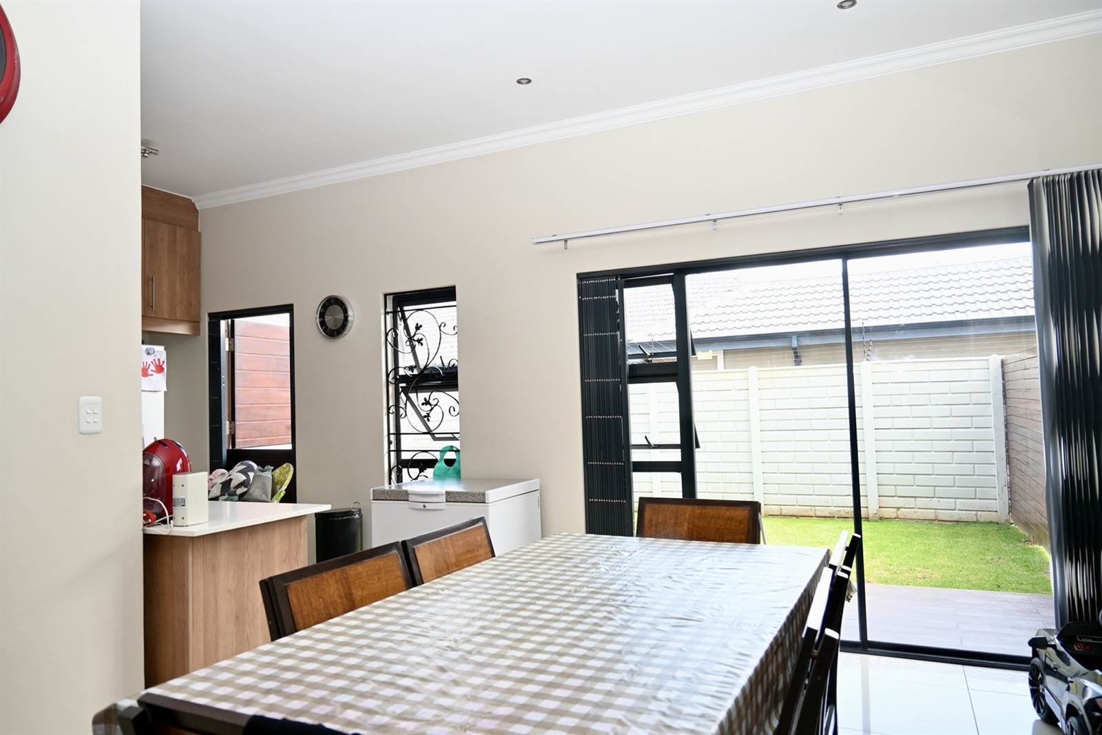 3 Bed Townhouse in Greenside photo number 11