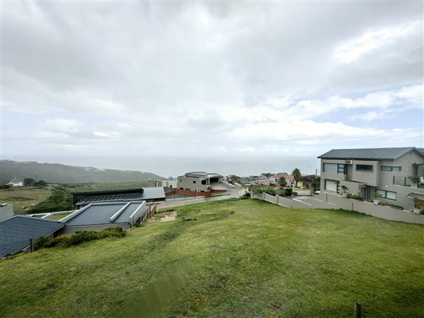 940 m² Land available in Herolds Bay