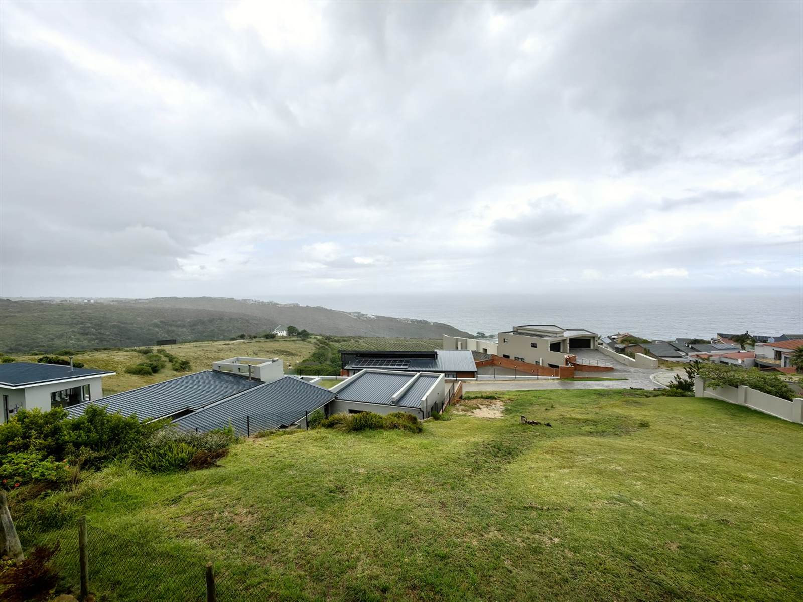 940 m² Land available in Herolds Bay photo number 2