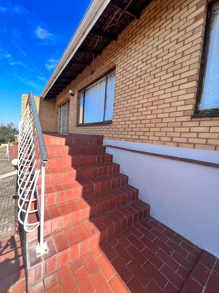 3 Bed Apartment in Scottburgh Central photo number 30
