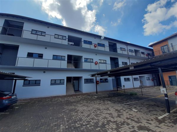 83  m² Commercial space in Silver Lakes