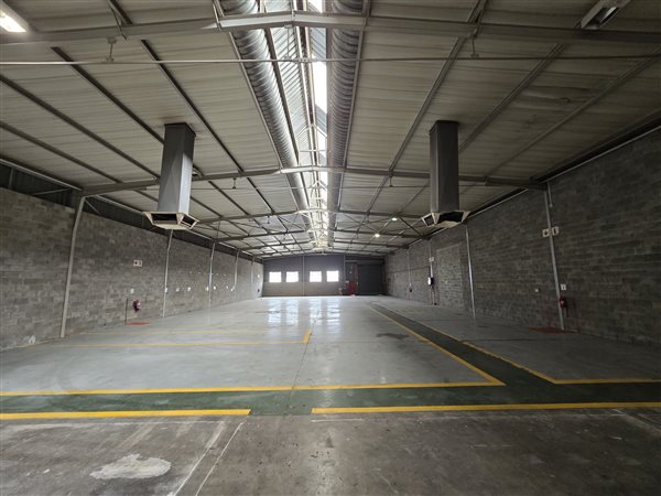 992  m² Industrial space