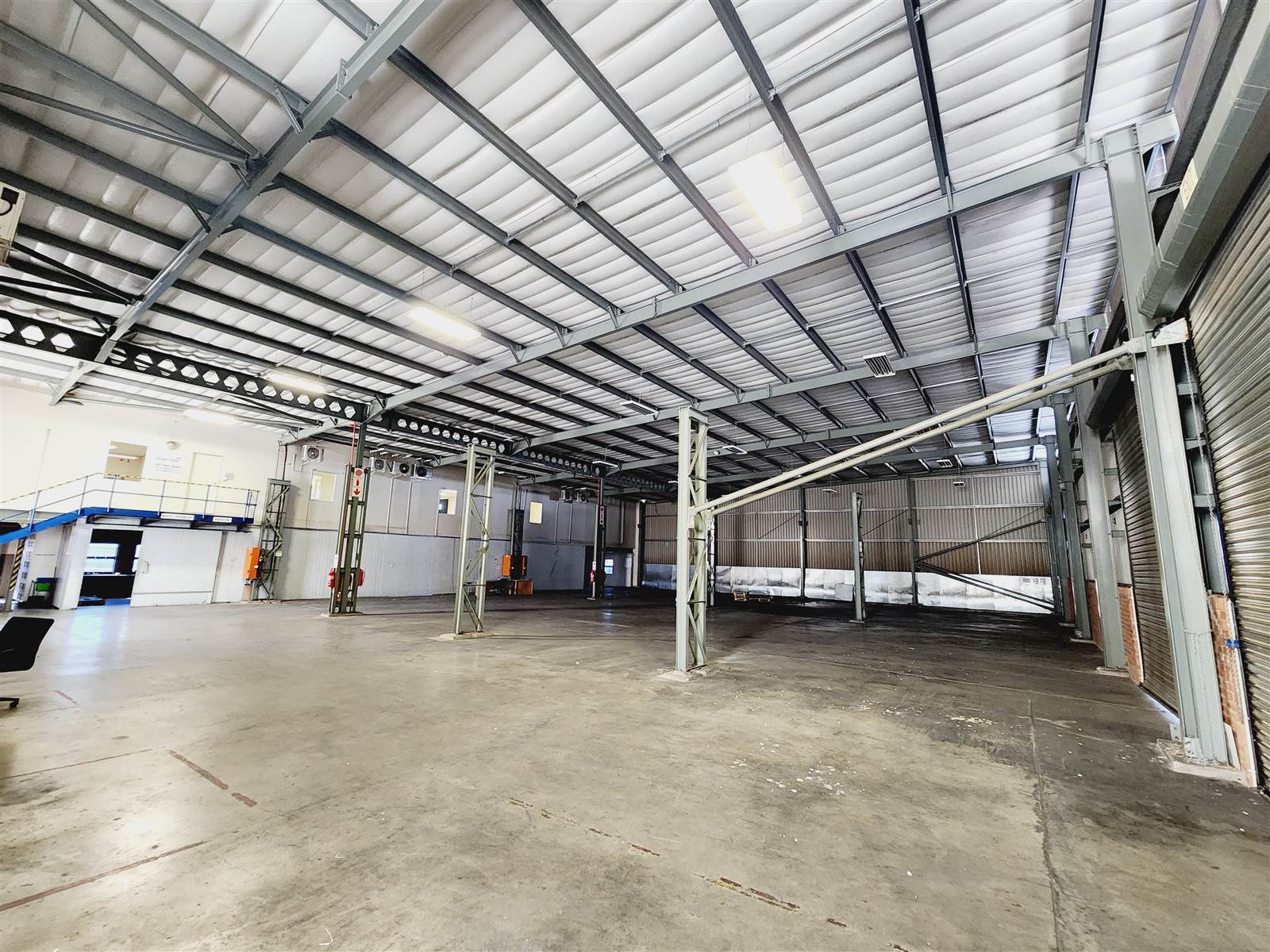 1250  m² Industrial space in Strydompark photo number 2