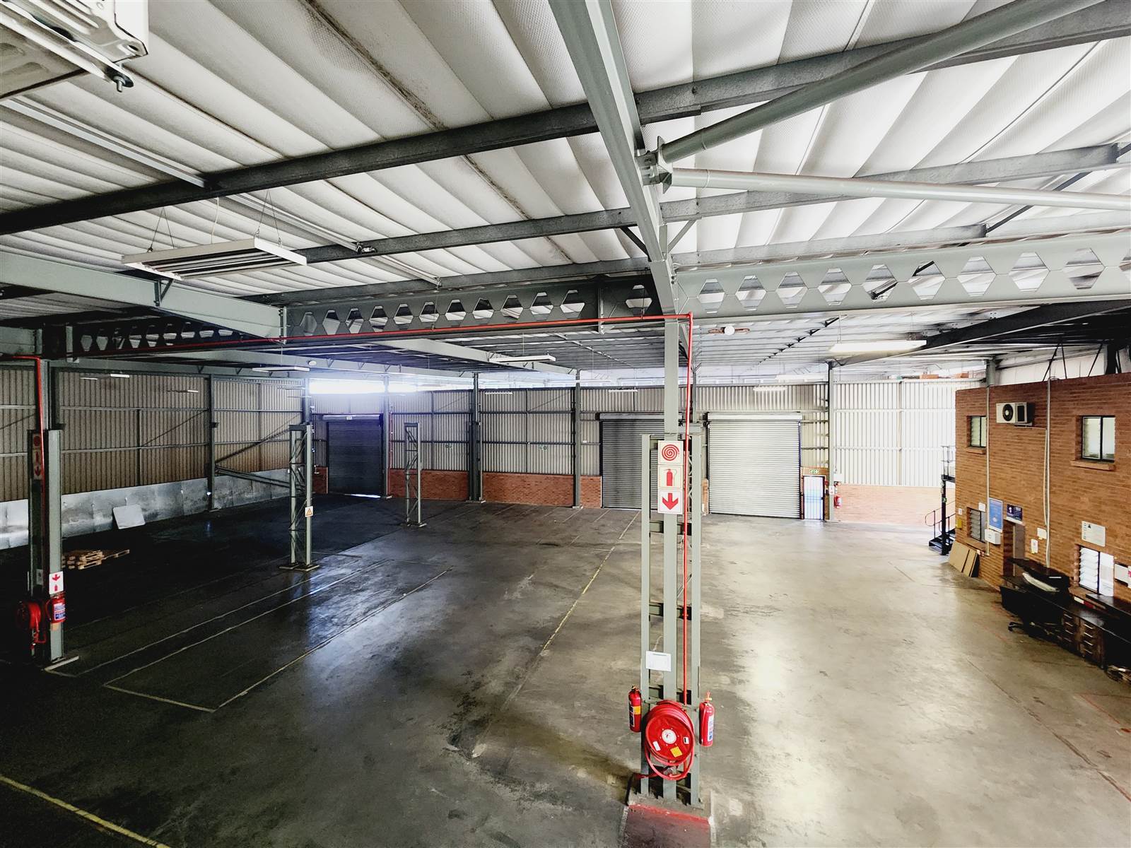 1250  m² Industrial space in Strydompark photo number 10