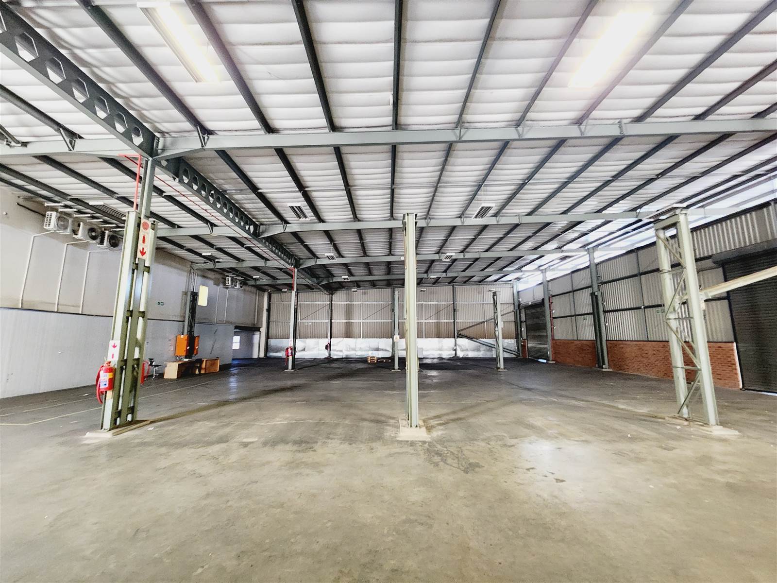 1250  m² Industrial space in Strydompark photo number 1
