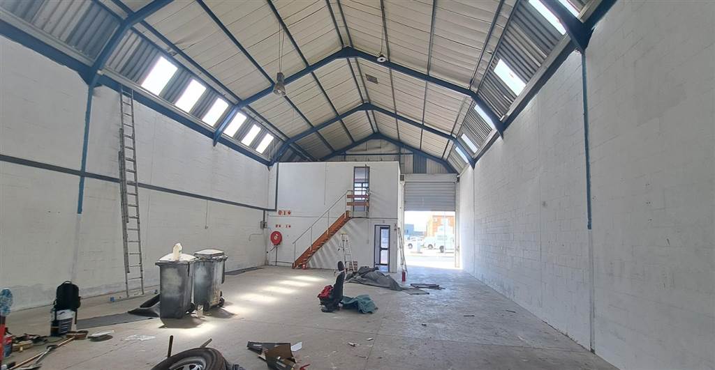 350  m² Industrial space in Bellville Central photo number 4