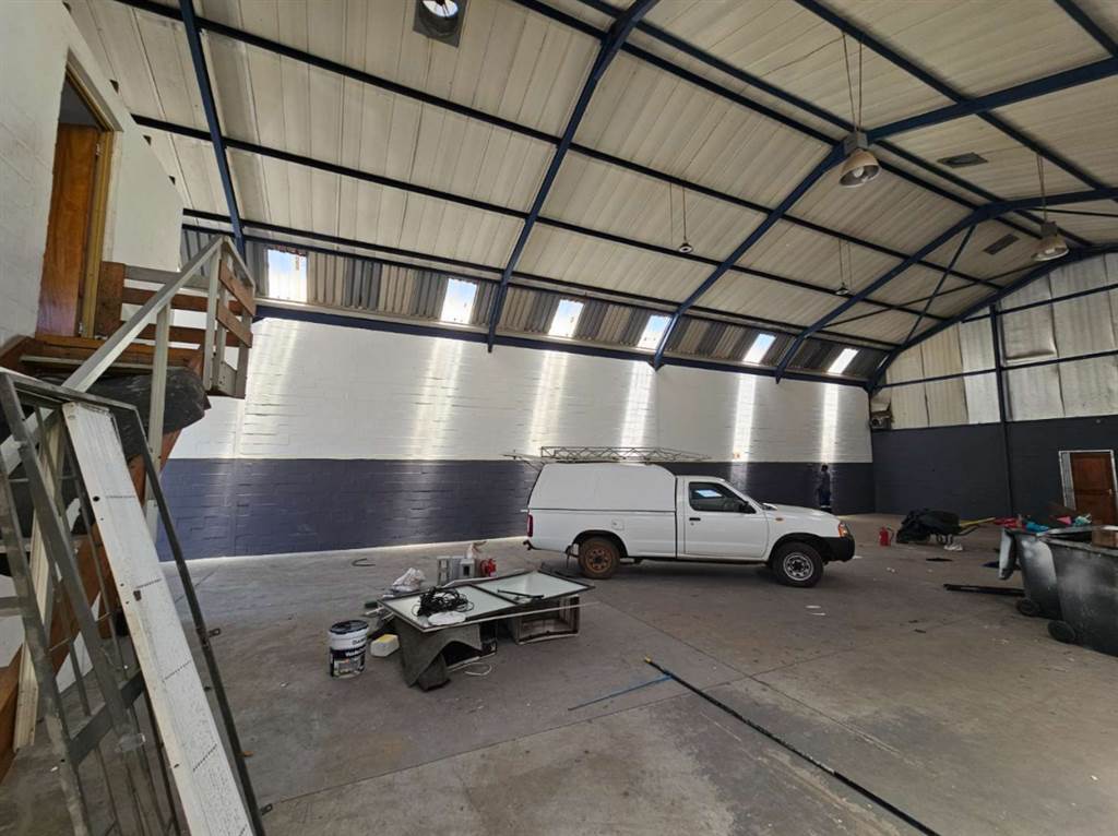 350  m² Industrial space in Bellville Central photo number 2