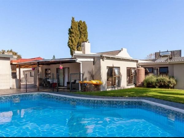 5 Bedroom House 5 Bedroom House
