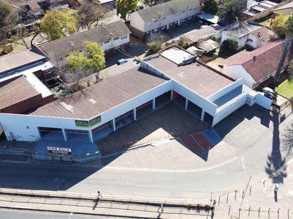 789  m² Commercial space in Windsor West