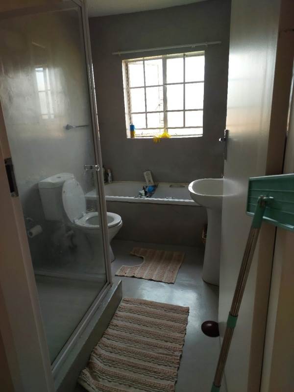 2 Bed Townhouse in Rooihuiskraal photo number 6