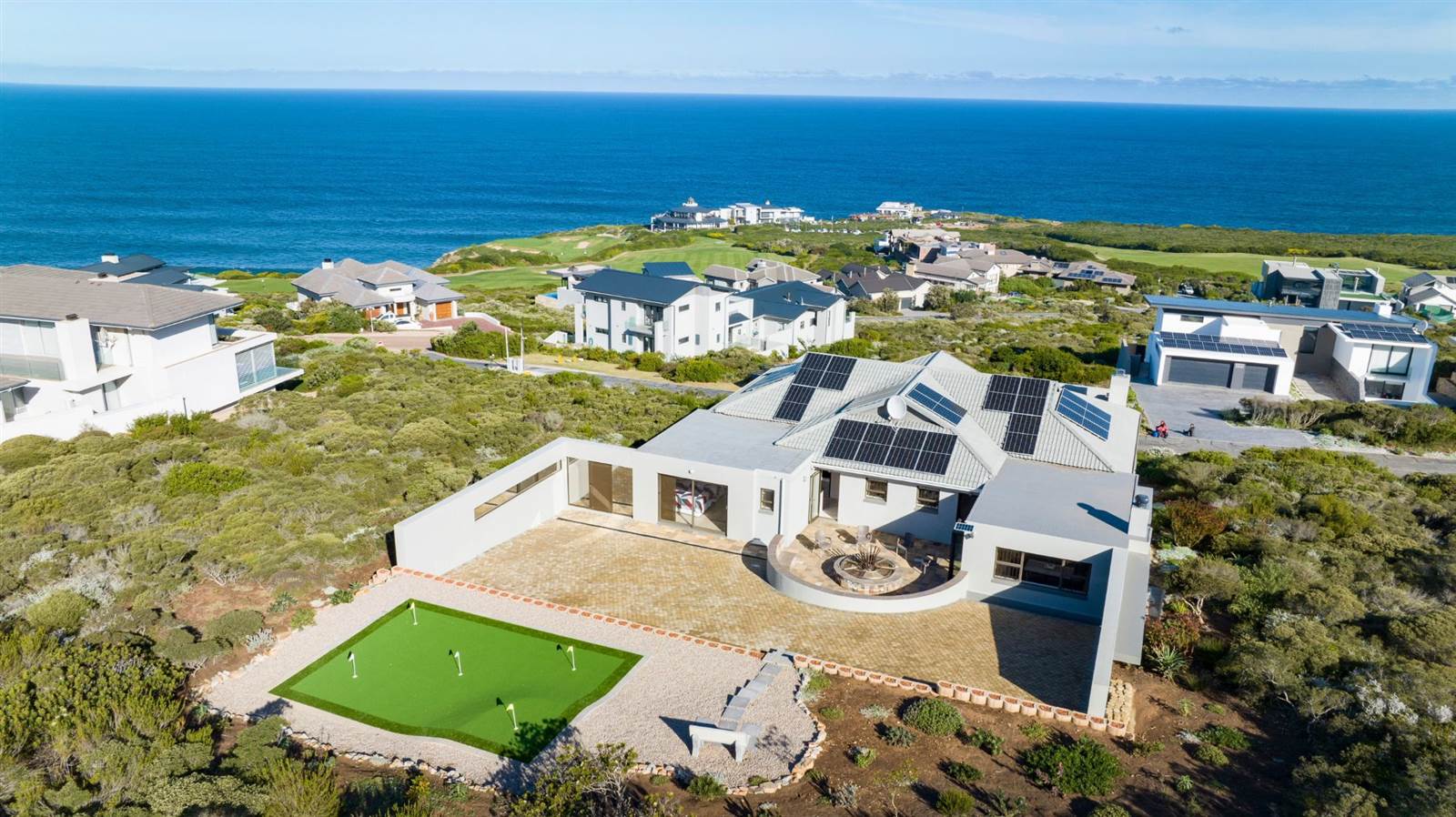 5 Bed House in Pinnacle Point Golf Estate photo number 2
