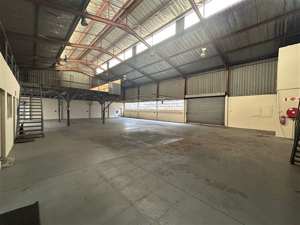 676  m² Industrial space