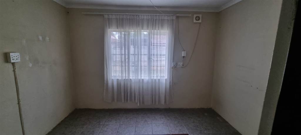 3 Bed Duet in Wolmer photo number 22
