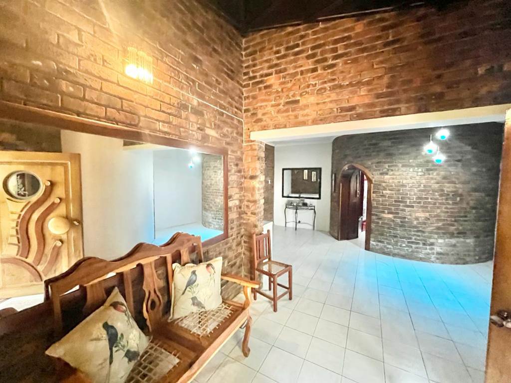 6 Bed House in Trichardt photo number 3