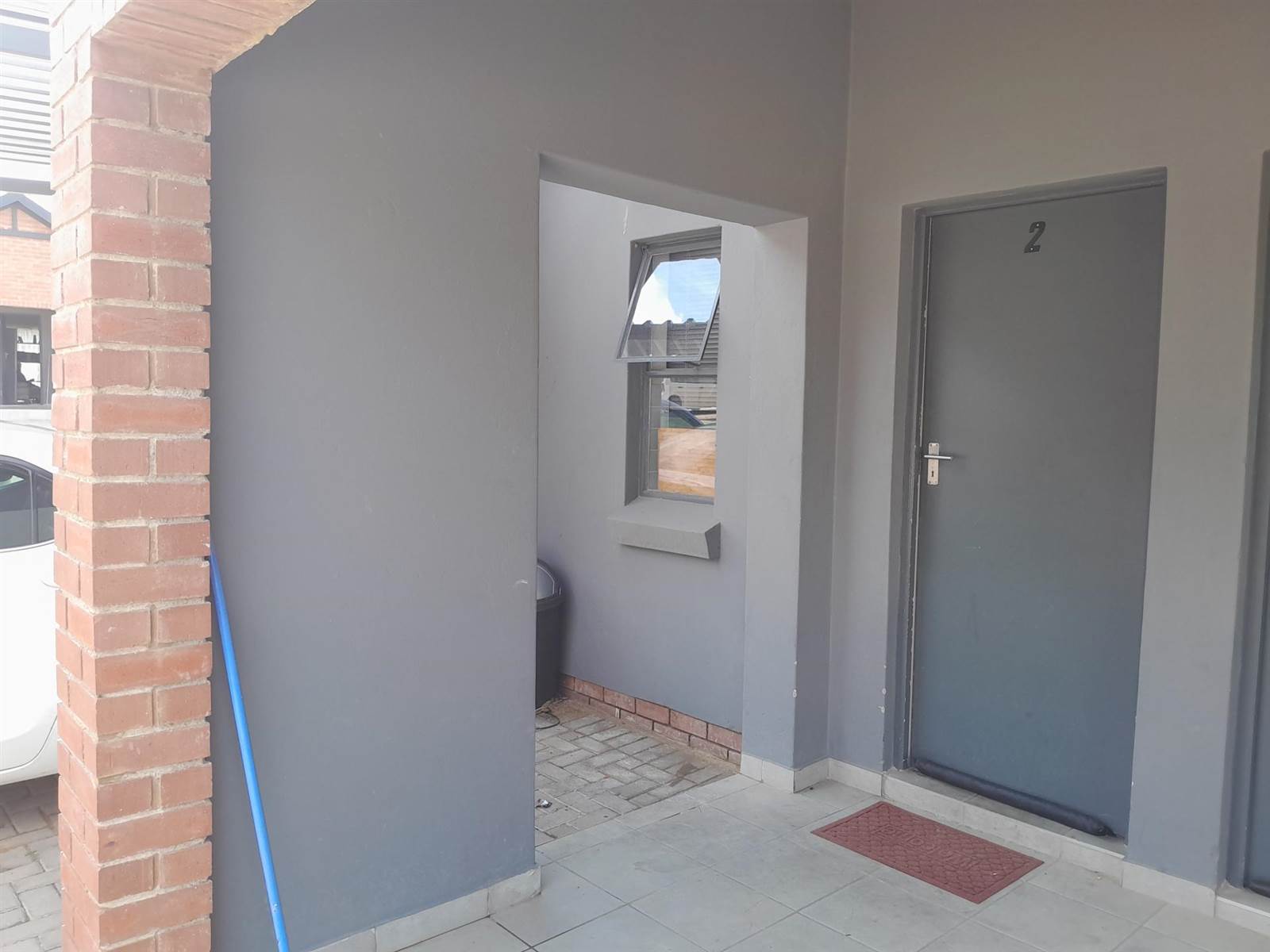 2 Bed Apartment in Ruimsig photo number 2