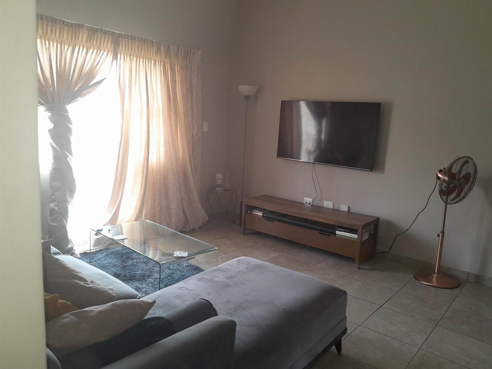 2 Bed Apartment in Ruimsig photo number 15