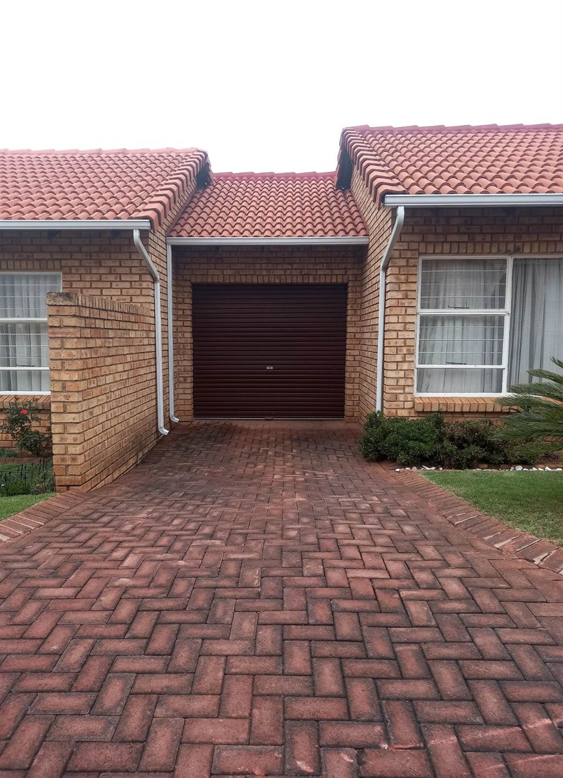 3 Bed Apartment in Grobler Park photo number 19