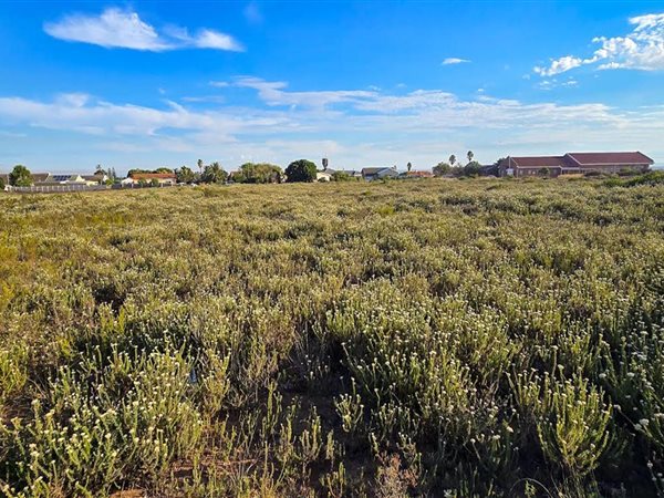 740 m² Land