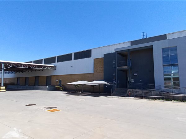 5 860  m² Industrial space