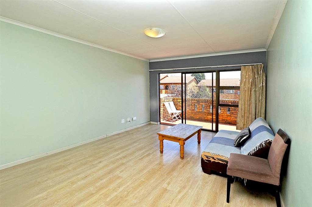 2 Bed Apartment in Buccleuch photo number 6