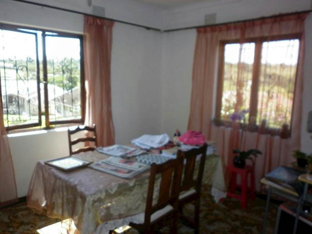 4 Bed House in Umzinto photo number 6