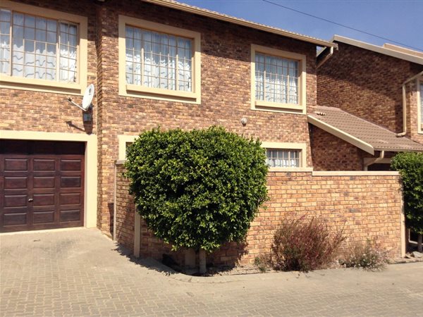 3 Bedroom Townhouse 3 Bedroom Townhouse
