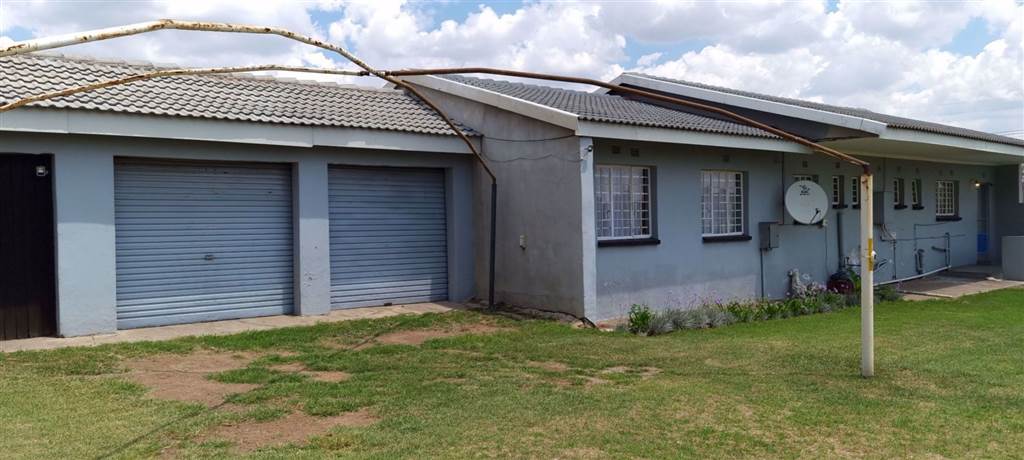 10.9 ha Smallholding in Witbank Central photo number 12