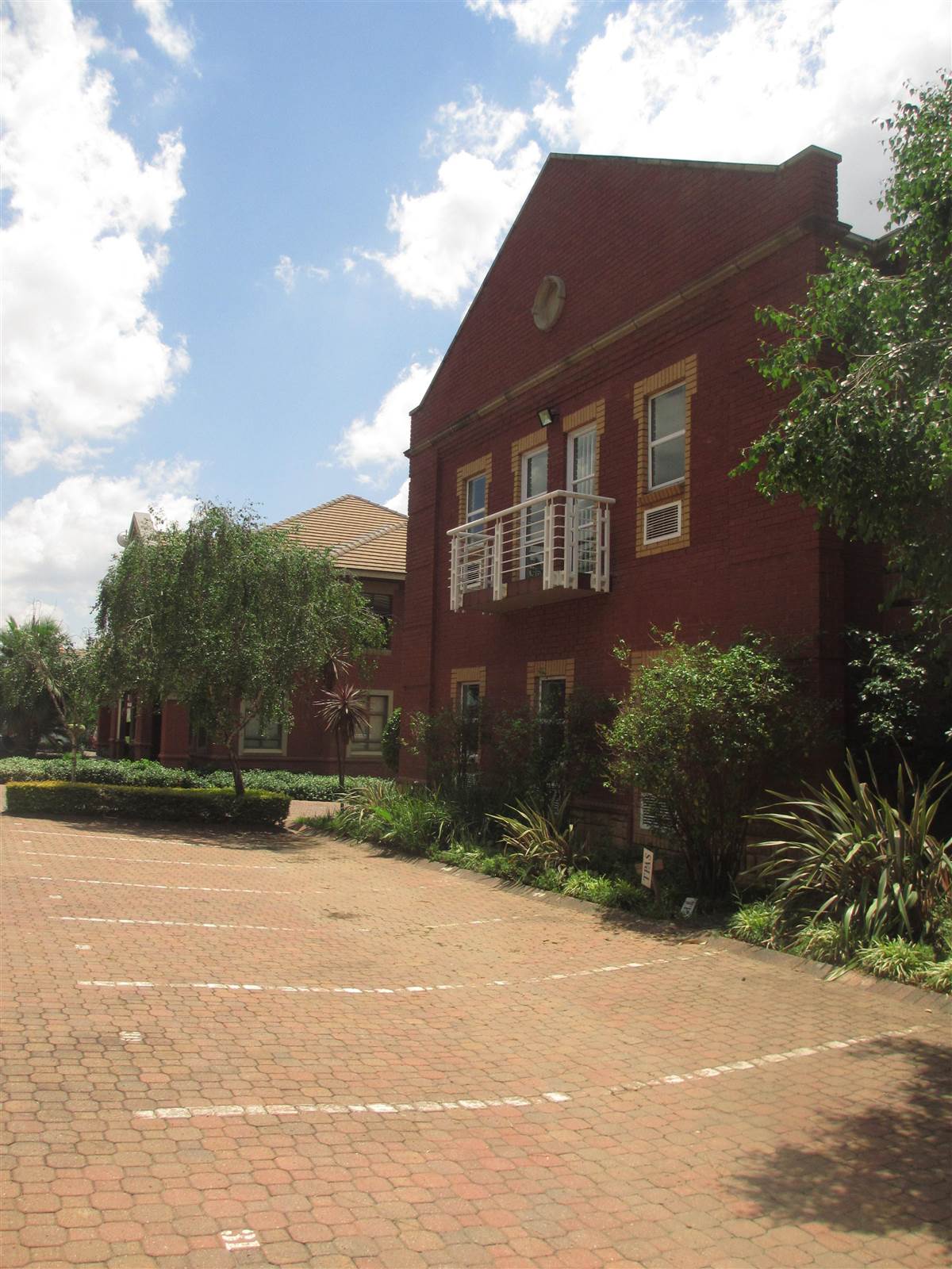 572  m² Commercial space in Fourways photo number 2