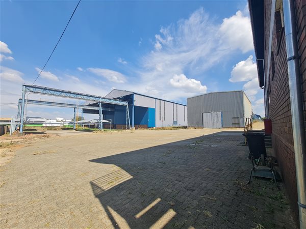 13 251  m² Industrial space