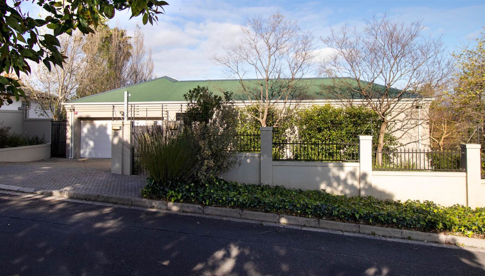 4 Bed House in Stellenbosch Central photo number 26