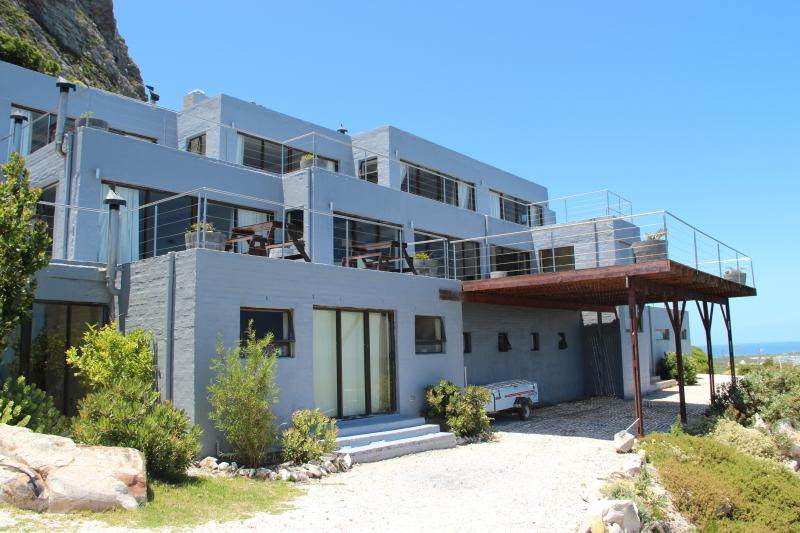 8 Bed House in Pringle Bay photo number 3