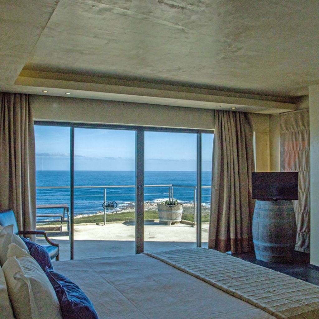 8 Bed House in Pringle Bay photo number 10