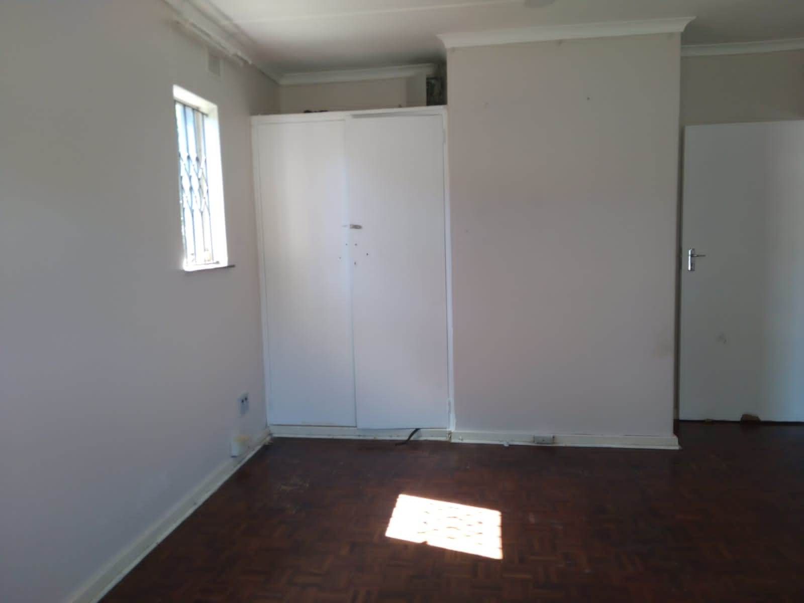 4 Bed House in Pinelands photo number 15