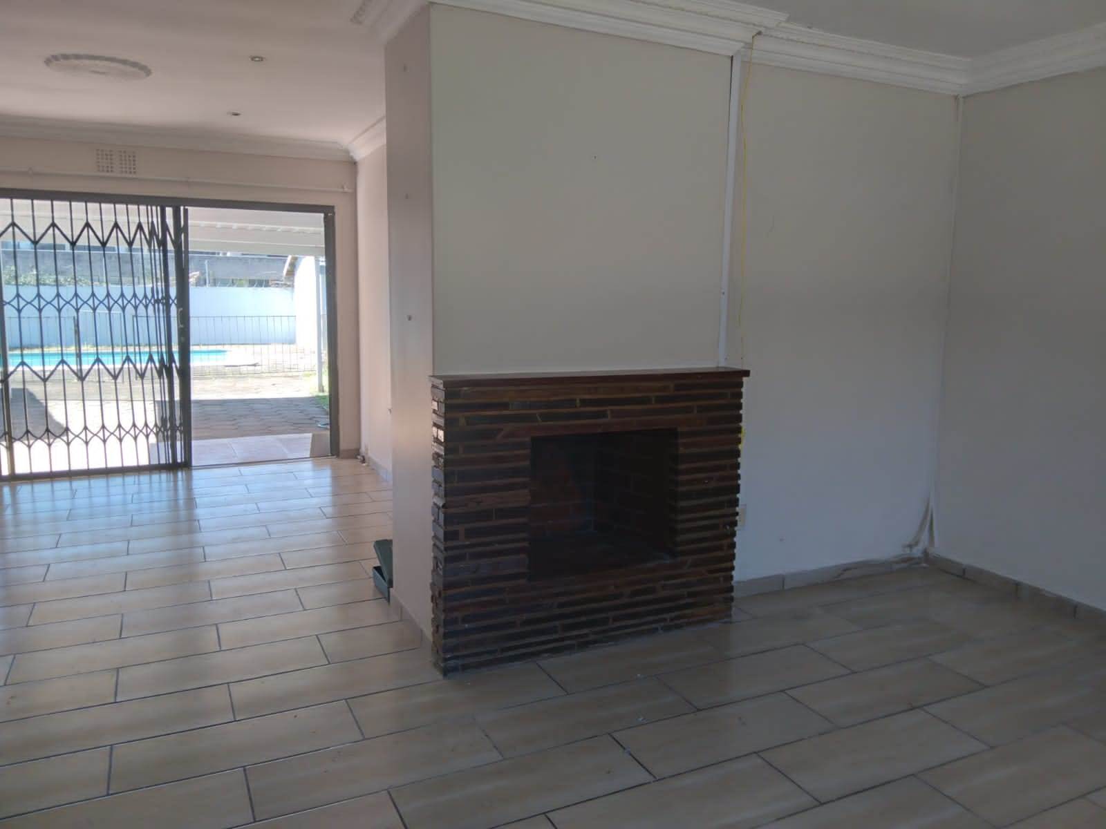 4 Bed House in Pinelands photo number 6