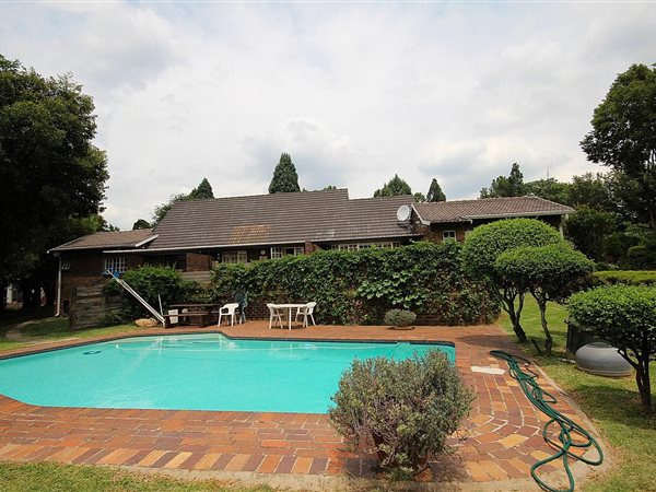 19 Bed House in Bryanston