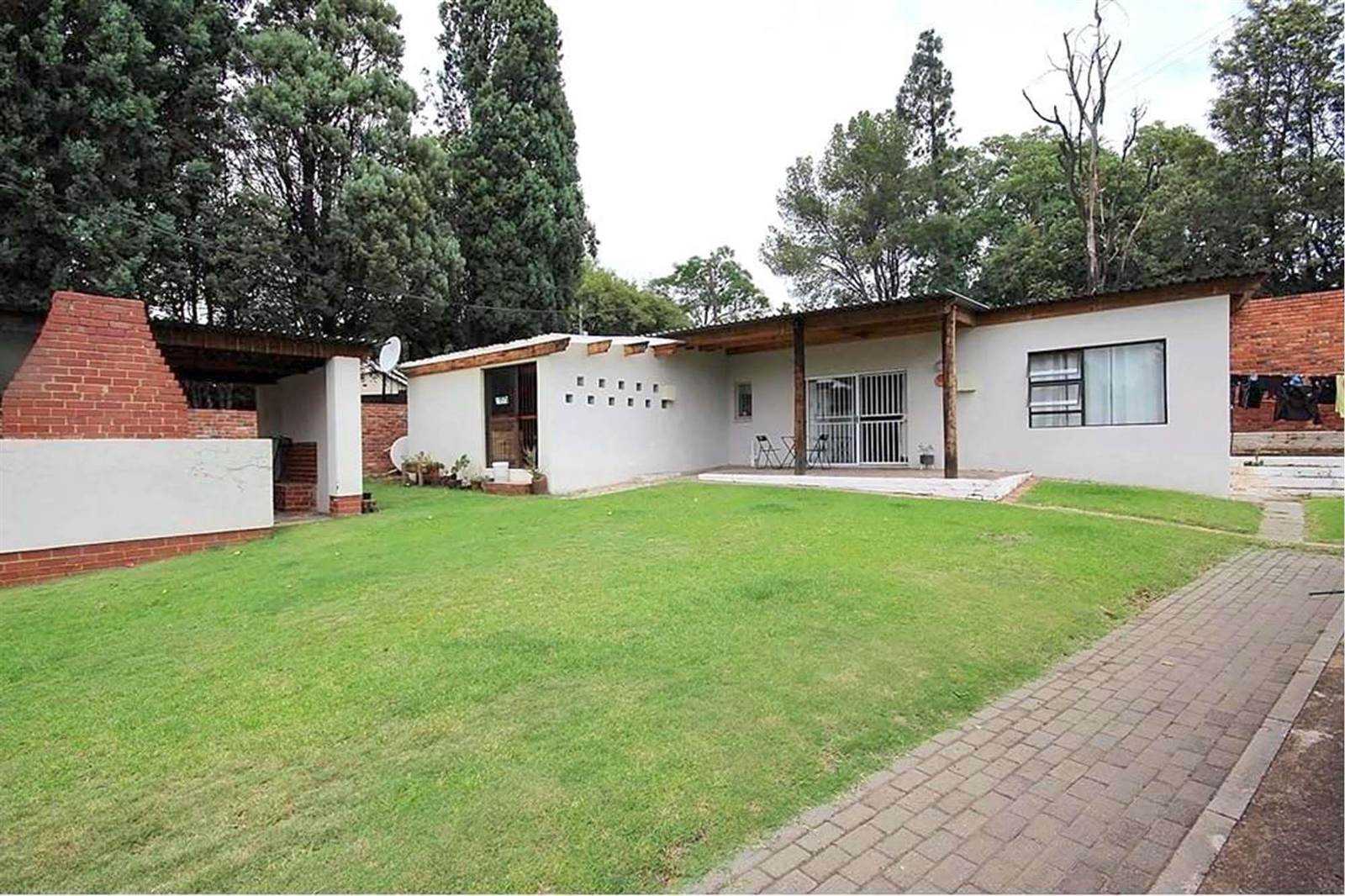 19 Bed House in Bryanston photo number 3