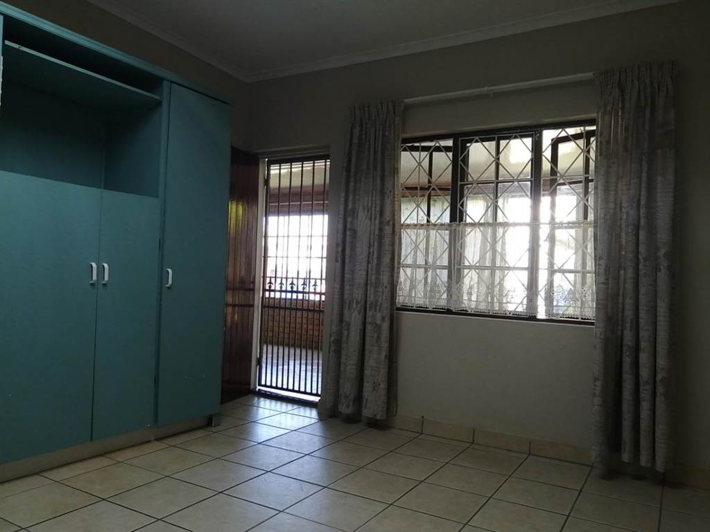 Bachelor apartment in Alberton photo number 3