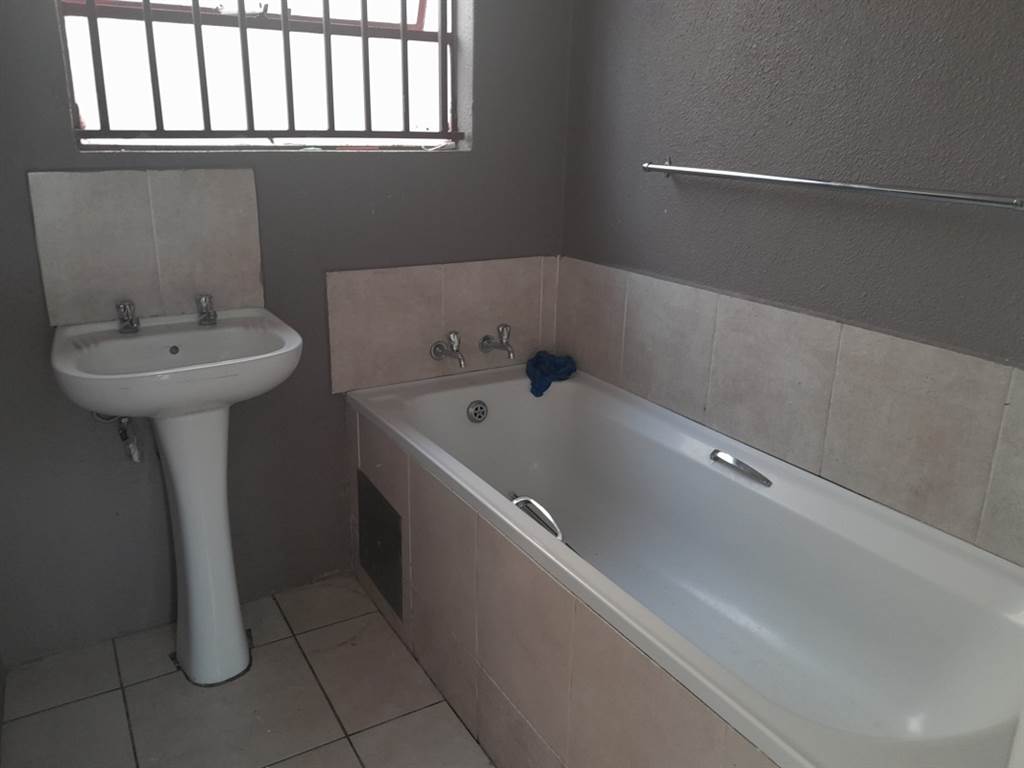 3 Bed House in Kaalfontein photo number 5