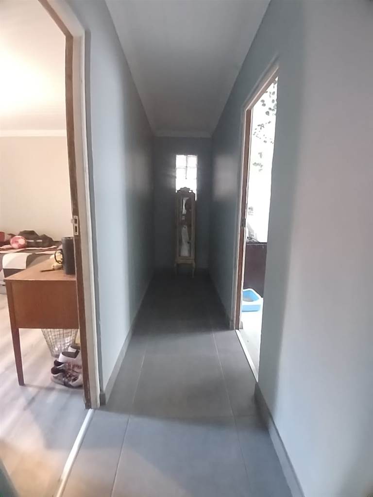 4 Bed House in Matroosfontein photo number 8