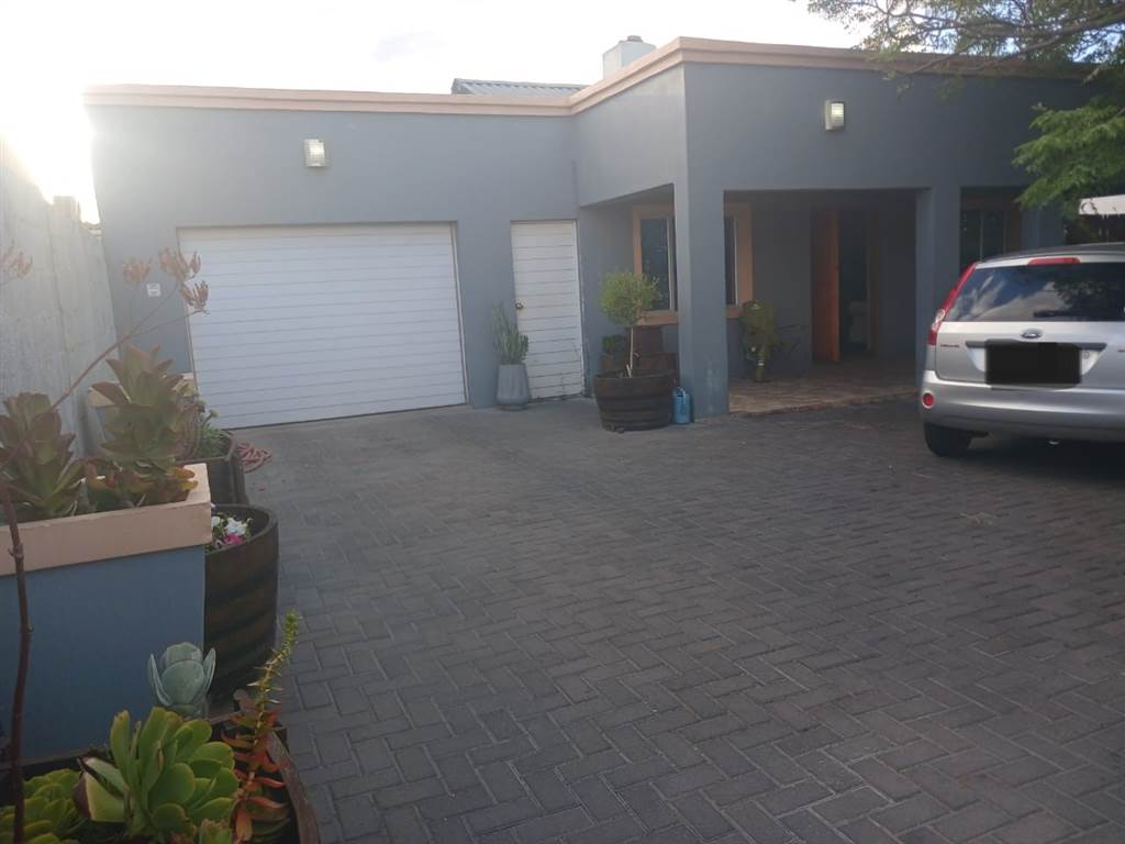 4 Bed House in Matroosfontein photo number 30
