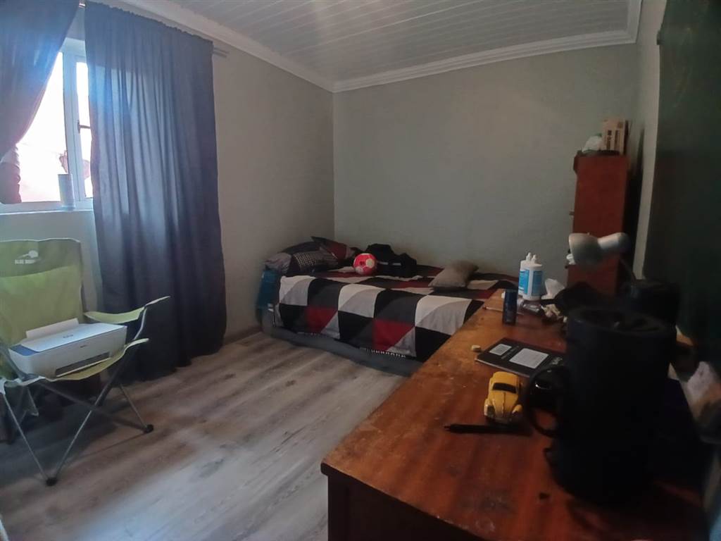 4 Bed House in Matroosfontein photo number 12