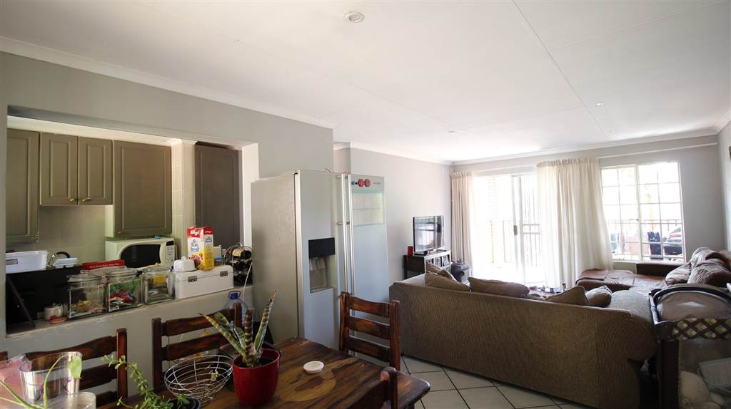 3 Bed Apartment in Waterkloof Park photo number 14