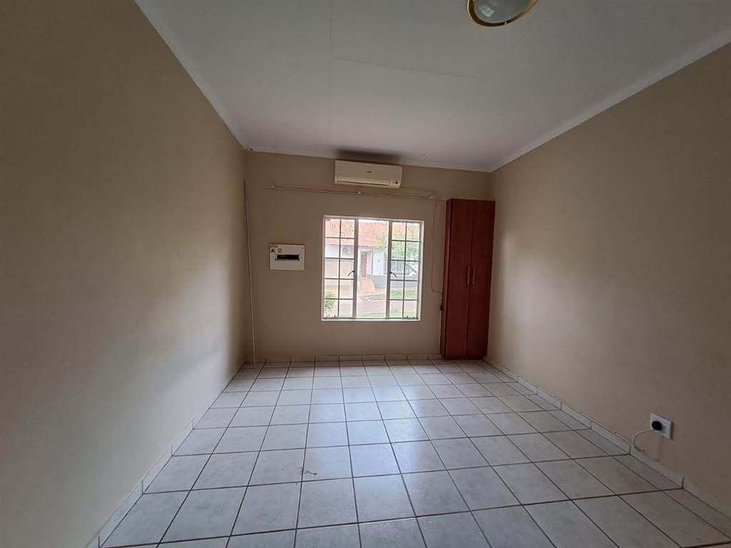 1 Bed Apartment in Thabazimbi photo number 8
