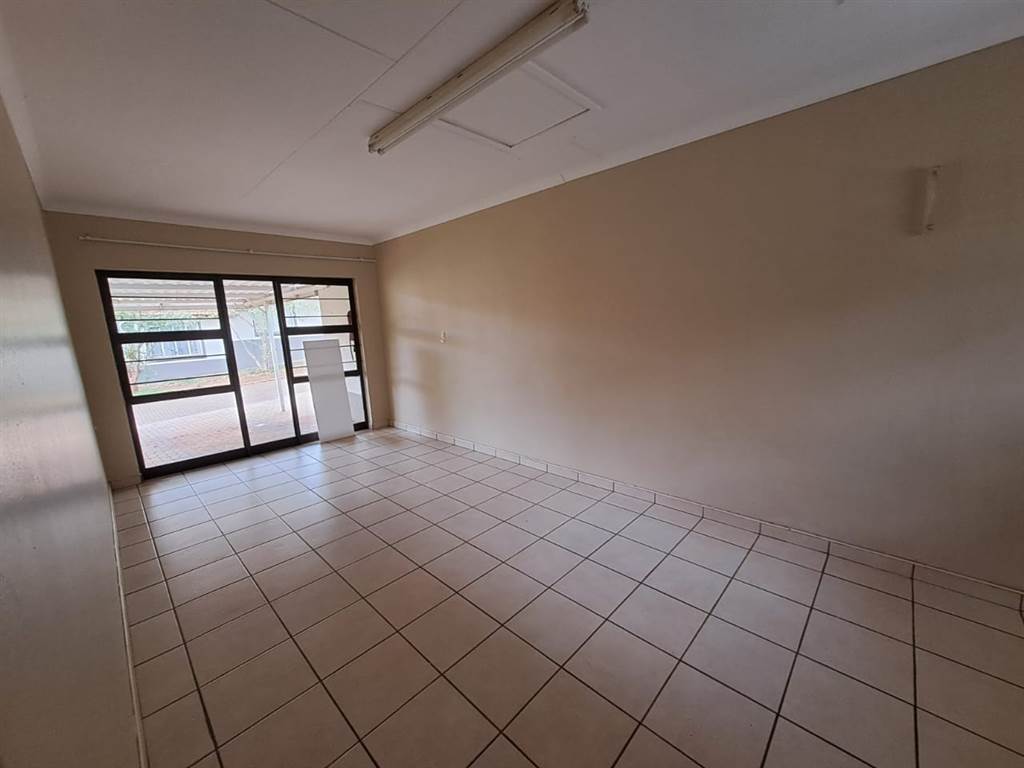 1 Bed Apartment in Thabazimbi photo number 12